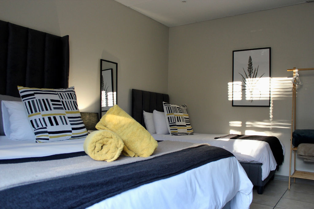Queen room with a Pool View